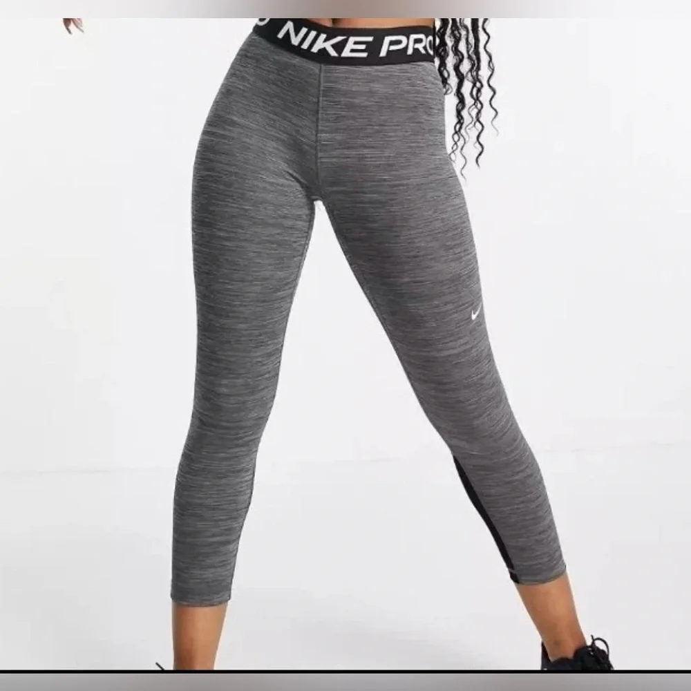 NWT Nike Pro Tight Fit Crop Leggings Size S - Picture 1 of 9